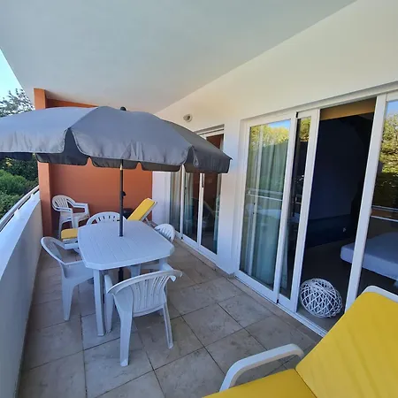 Flamingo Апартаменти Портіман